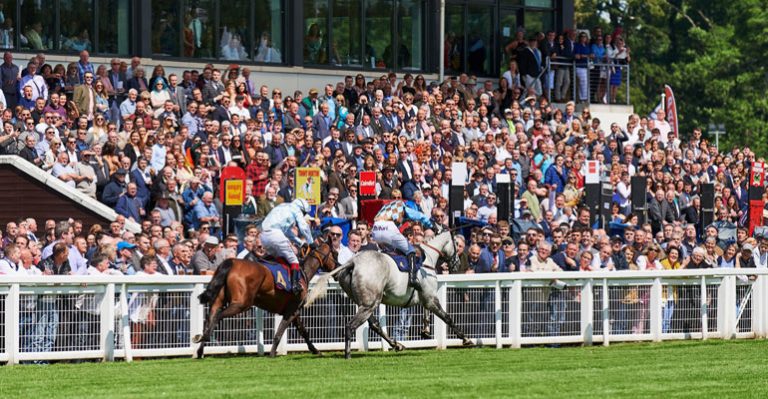 Perth Racecourse - Scottish Racing